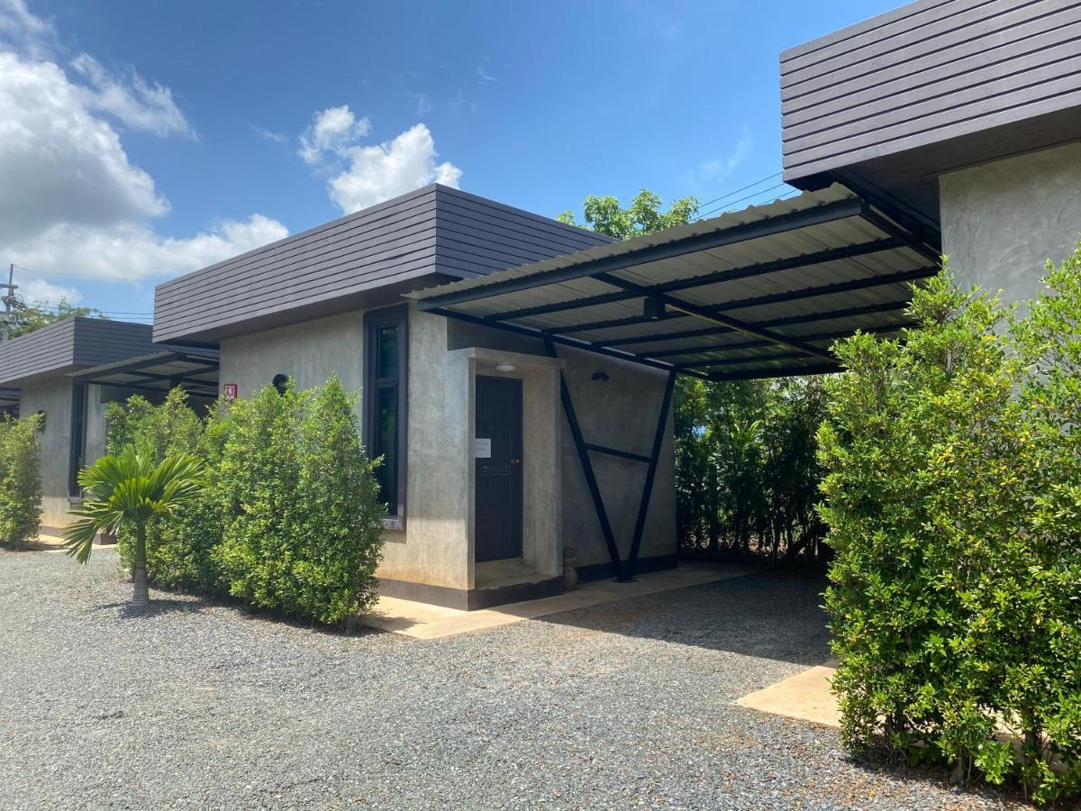 ホテル The Loft House Sakaeo Watthana Nakhon エクステリア 写真