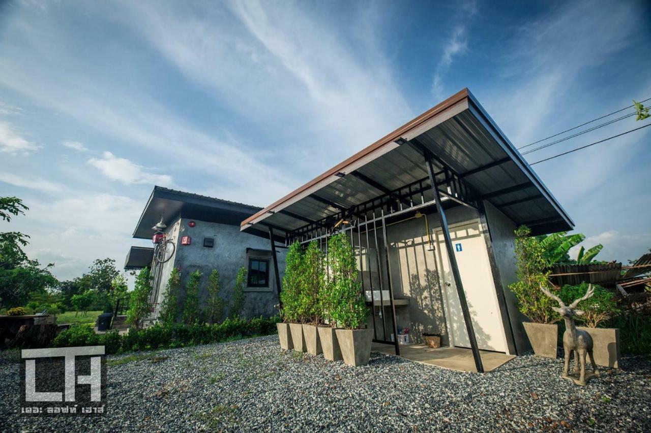 ホテル The Loft House Sakaeo Watthana Nakhon エクステリア 写真