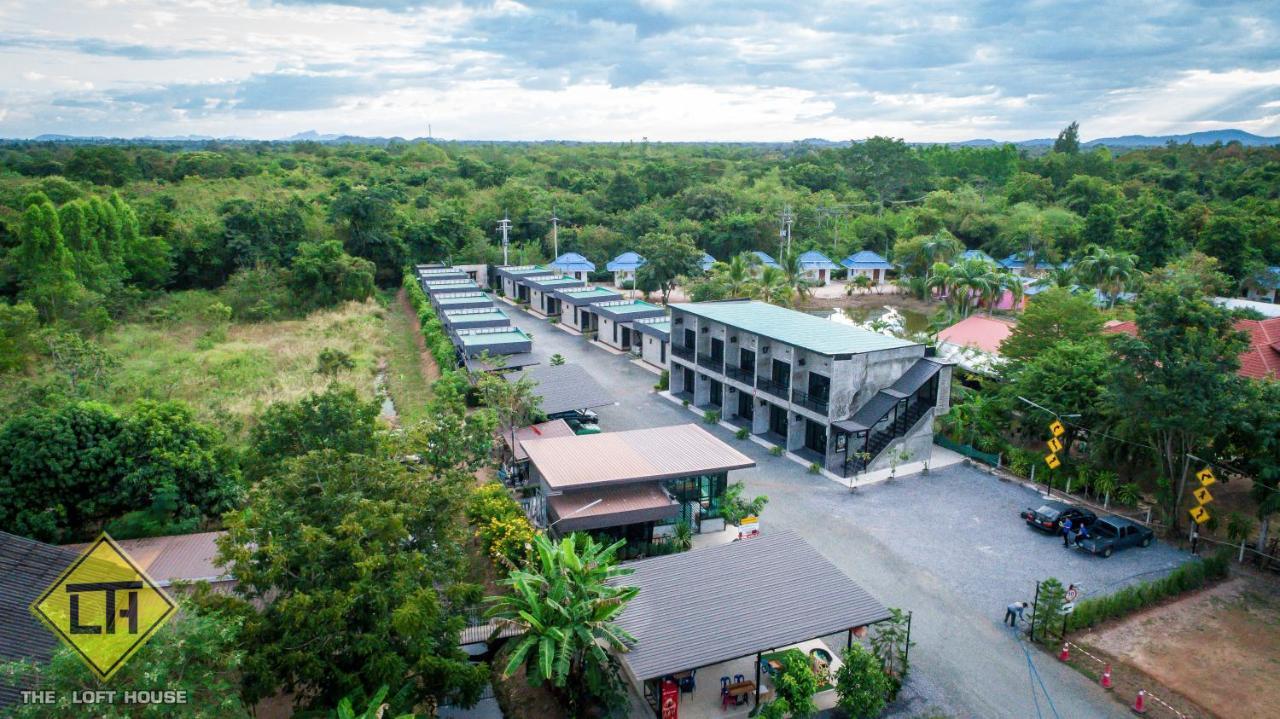 ホテル The Loft House Sakaeo Watthana Nakhon エクステリア 写真