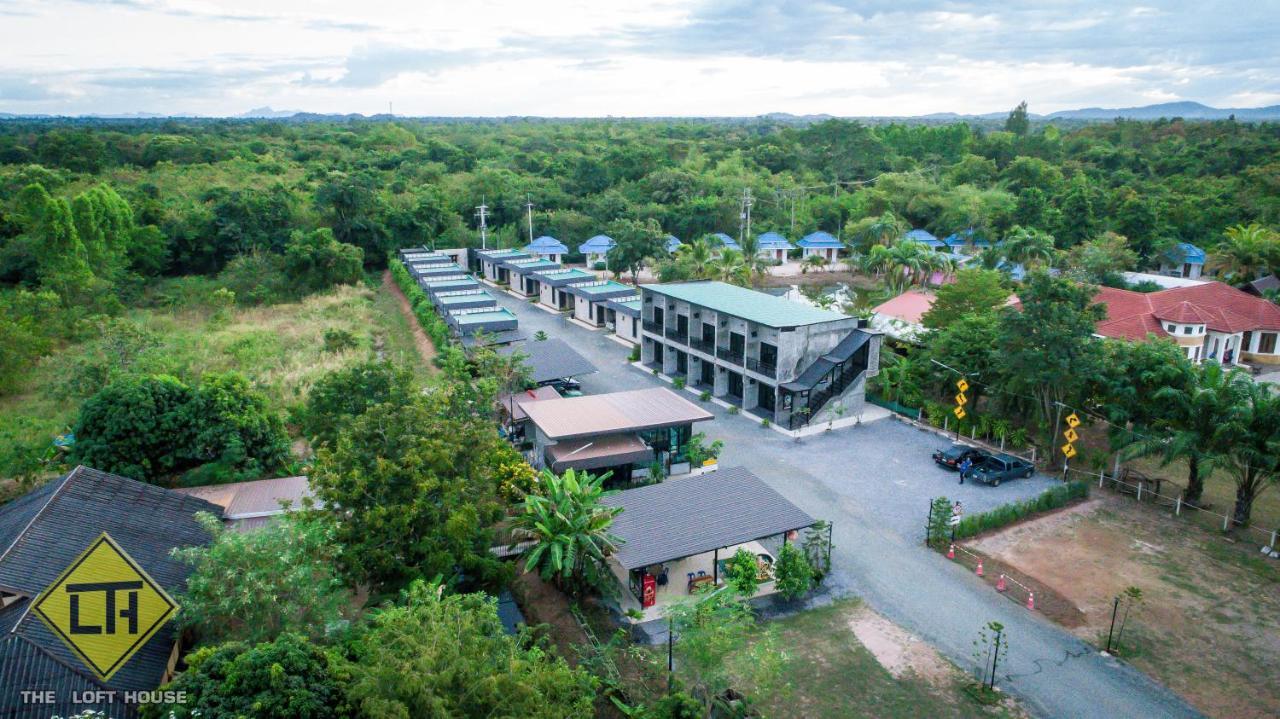 ホテル The Loft House Sakaeo Watthana Nakhon エクステリア 写真