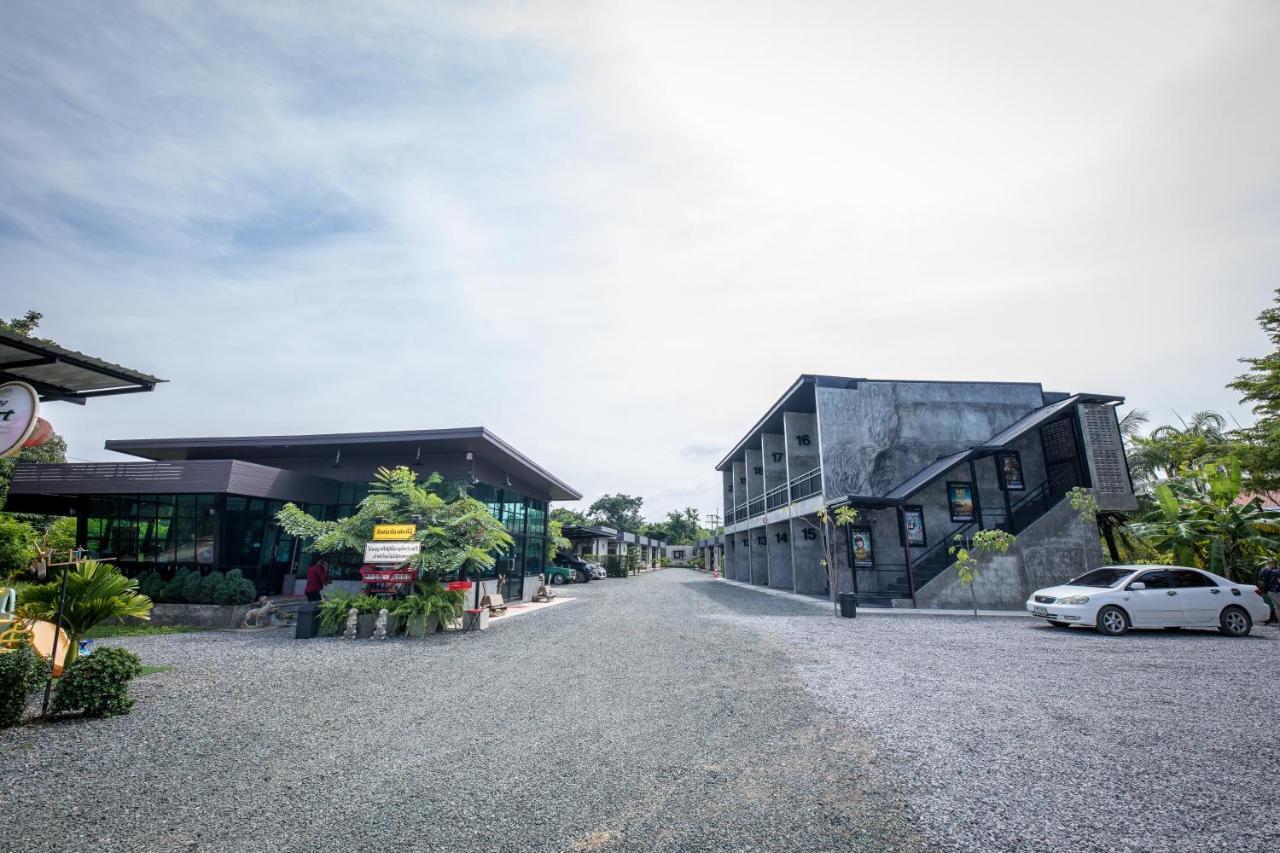 ホテル The Loft House Sakaeo Watthana Nakhon エクステリア 写真