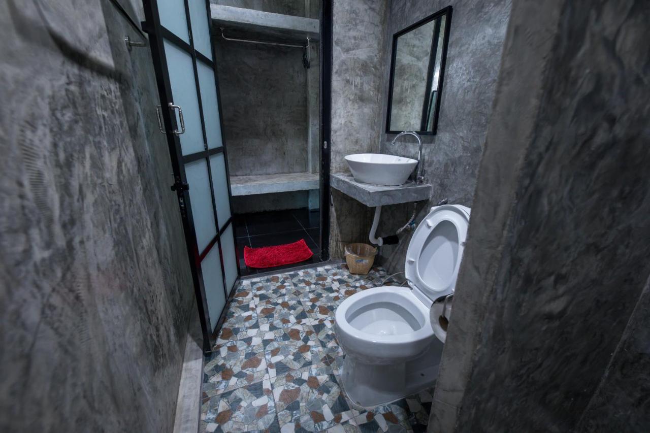 ホテル The Loft House Sakaeo Watthana Nakhon エクステリア 写真
