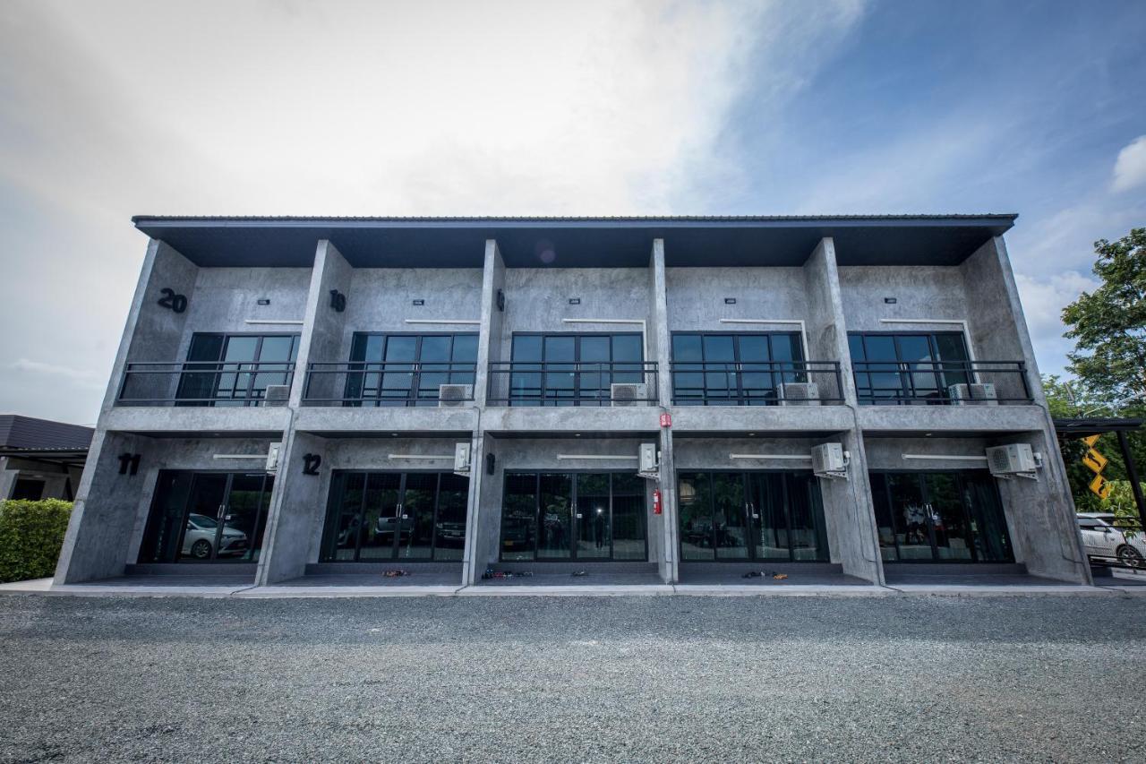ホテル The Loft House Sakaeo Watthana Nakhon エクステリア 写真